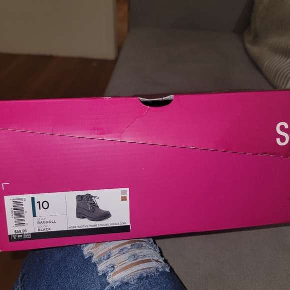 Boots - Picture 4 of 4